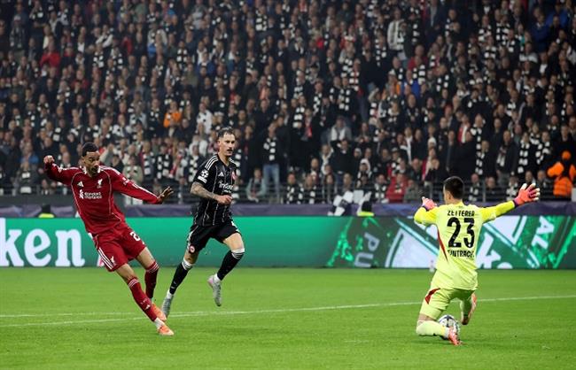 دوري أبطال أوروبا.. إيكيتيكي يتعادل لـ ليفربول في مواجهة آينتراخت فرانكفورت