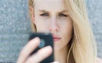 هل هاتفك سبب توترك؟.. اكتشفي كيف يؤثر على صحتك النفسية 