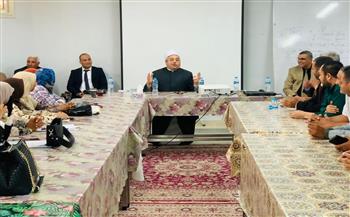 رئيس قطاع المعاهد الأزهرية يتفقد البرنامج التدريبي لمديري الإدارات ببيت شباب الغردقة