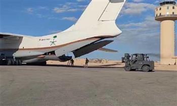 مطار العريش يستقبل طائرة مساعدات سعودية لصالح الفلسطينيين بغزة