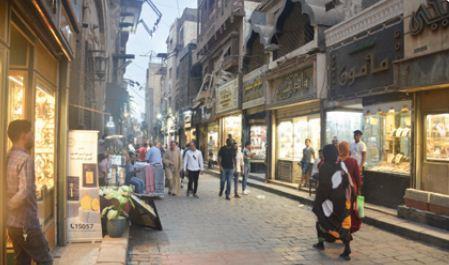 الذهب والفضة..  ترقب «محلى» وجنون «عالمى»