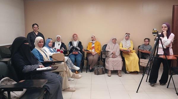 "كل أم عندها قصة".. صالون "افتح قلبك" يجمع الأمهات بمكتبة 6 أكتوبر العامة