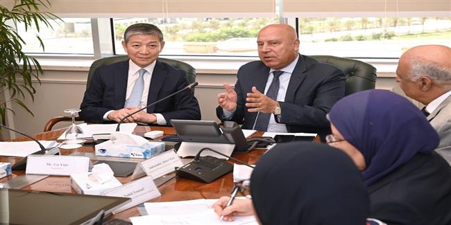 كامل الوزير يبحث مع السفير الصيني بمصر تعزيز التعاون الصناعي والنقلي بين القاهرة وبكين
