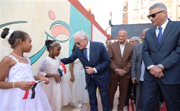 مستشار رئيس الجمهورية يشيد بمستوى التجهيزات والمظهر الحضاري لمدرسة محمد وعبد الوهاب بأسوان