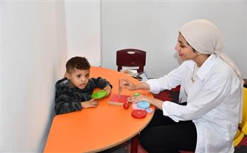 وزير الرياضة ومحافظ السويس يفتتحان قاعة تخاطب وملعب أكريليك بشباب الجناين