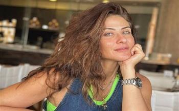 هيدي كرم للمرأة بعد الأربعين: لا تدمري ملامحك بحثًا عن وزن مثالي