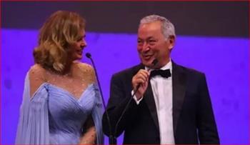يسرا وسميح ساويرس يعلنان دعم أوركسترا «النور والأمل» في ختام سيني جونة
