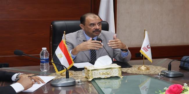 محافظ سوهاج يبحث مع الغرفة التجارية آليات تنفيذ مبادرتي بيع اللحوم بسعر 300 جنيه للكيلو