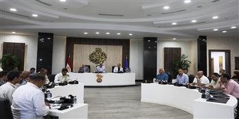 محافظ أسوان يوجه لتحقيق تقدم ملموس بملف التصالح فى مخالفات البناء 