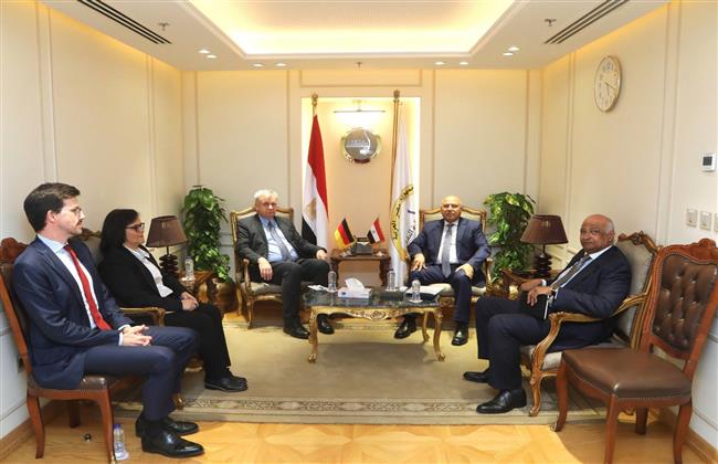 وزير الصناعة والنقل: نرحب بتعاون الشركات العالمية والألمانية لتصنيع السيارات في مصر