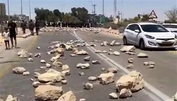  مستوطنون يقطعون الطريق أمام شاحنات مساعدات متجهة إلى غزة عبر كرم أبو سالم