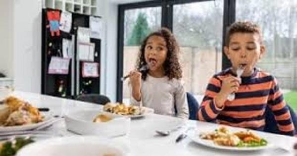 مع تغير الطقس واقتراب امتحانات الشهر.. أطعمة تمنح طفلك طاقة ذهنية وذكاء