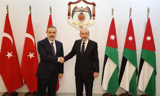 وزيرا خارجيتي الأردن وتركيا يبحثان جهود إيصال المساعدات إلى غزة وتثبيت وقف إطلاق النار