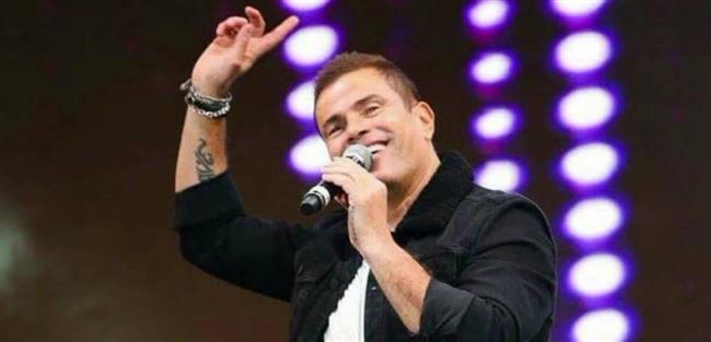 عمرو دياب يتألق في حفله الأخير والحضور يشاركه أغنياته