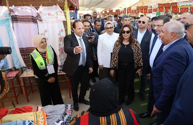 وزيرا التنمية المحلية والزراعة يفتتحان الدورة الثانية لمعرض الوادي الجديد الزراعي