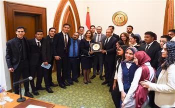 وزير الخارجية يلتقي بمجموعة من طلاب جامعة بدر