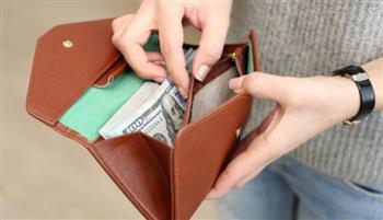 6 عادات إنفاق غير مدروسة تضيع أموالك دون وعي.. احذريها
