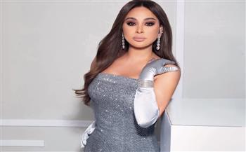 إليسا بفستان فضي في أحدث حفلاتها
