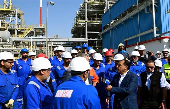رئيس الوزراء يفتتح مشروع استرجاع الغازات بشركة "النصر للبترول" في السويس
