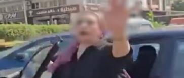 ضبط المتهمة بالتعدي على شخص بالسب والتلويح له بإشارات خارجة بالقاهرة