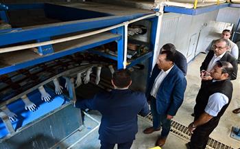 رئيس الوزراء يفتتح مصنع "سيناي للمستلزمات الطبية" لتوطين صناعة القفازات الطبية 