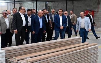 رئيس الوزراء يفتتح مصنع "بونالو للصناعات البلاستيكية والخشبية"