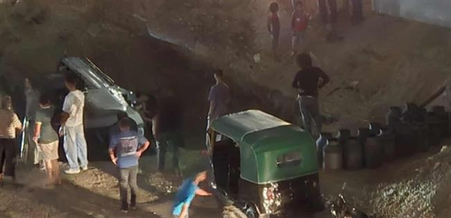 إصابة 3 أشخاص إثر سقوط سيارة ملاكي داخل حفرة بـ فيصل