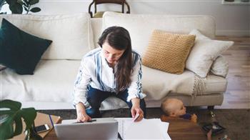 كيف توازنين بين عملك وحياتك العاطفية دون فقدان ذاتك؟