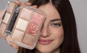 اكتشفي حيل تجميلية تخلصك من مظهر التعب دون إعادة مكياجك