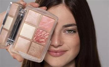 اكتشفي حيل تجميلية تخلصك من مظهر التعب دون إعادة مكياجك