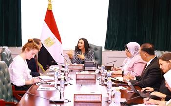 وزيرة التضامن الاجتماعي تلتقي سفير المملكة المتحدة بالقاهرة 
