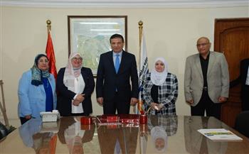 وزير الزراعة يستعرض مع عدد من الباحثين سبل دعم البحث العلمي الزراعي