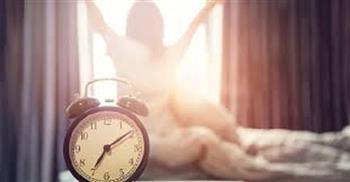 قبل بدء التوقيت الشتوي.. خطوات تساعدك على الاستيقاظ مبكرًا دون منبه
