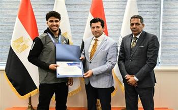 وزير الرياضة يكرم لاعبي منتخب المصارعة بعد حصولهم علي ذهبية وبرونزية بطولة العالم 