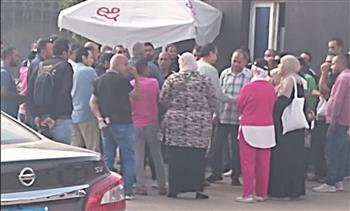 وقفة احتجاجية لعمال الأهلي بسبب عدم تطبيق الحد الأدنى للأجور