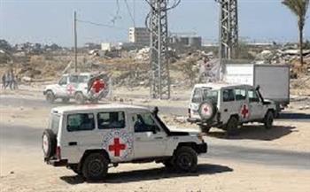 جيش الاحتلال: مركبات الصليب الأحمر في طريقها لتسلم جثمان محتجز إسرائيلي في قطاع غزة 