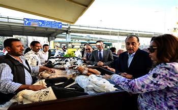 مدبولي يفتتح سوق العتبة بعد تطويره.. والبائعون: أصبح لدينا مكان مستقر وآمن للعمل