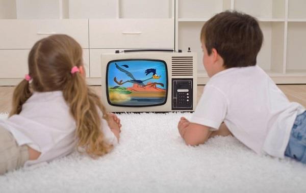 اليوم العالمي للرسوم المتحركة.. كيف تختار الأم أفلاماً تساعد طفلها على تعلم اللغة والقيم؟