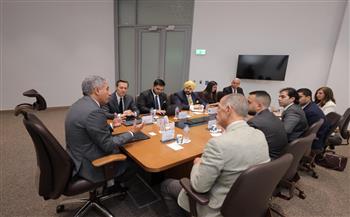 وزير السياحة والآثار يلتقي مسئولي مدرسة لوزان للفندقة بسويسرا لبحث سبل التعاون