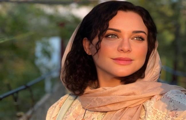 سلاف فواخرجي في إطلالة هادئة وجذابة