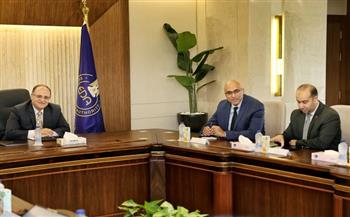 رئيس هيئة الدواء يبحث مع وفد شركة سينوبرايت الصينية فرص توطين صناعة المواد الخام