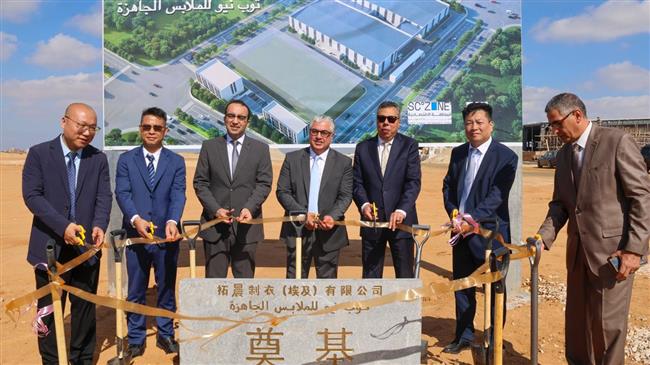 رئيس اقتصادية قناة السويس ونائب محافظ الإسماعيلية يشهدان وضع حجر أساس مشروعي "للملابس الجاهزة" و "للمنسوجات" 