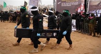 جيش الاحتلال يزعم عدم التزام حماس بتسليم جثامين المحتجزين