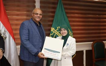 محافظ القليوبية يكرم "بسملة وتغريد" بعد فوزهما في "تحدي القراءة العربي"