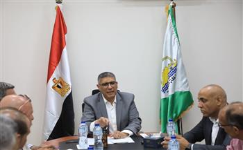 محافظ الجيزة يتابع مع رؤساء أحياء ومسئولي النظافة الاستعدادات الجارية لافتتاح المتحف المصري الكبير