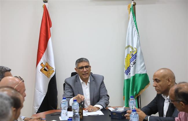 محافظ الجيزة يتابع مع رؤساء أحياء ومسئولي النظافة الاستعدادات الجارية لافتتاح المتحف المصري الكبير