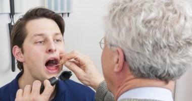 تعرف على الفروق بين فطريات اللسان و سرطان اللسان