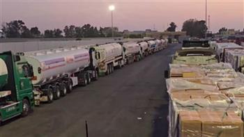 دخول مئات الشاحنات إلى معبري العوجة وكرم أبو سالم تمهيدًا لدخولها إلى غزة