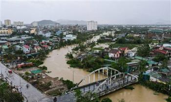 مصرع وفقدان 14 شخصًا جراء الفيضانات العارمة وسط فيتنام