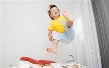 التغذية والسوشيال ميديا.. استشاري نفسي يكشف أسباب أعراض فرط الحركة عند الأطفال 